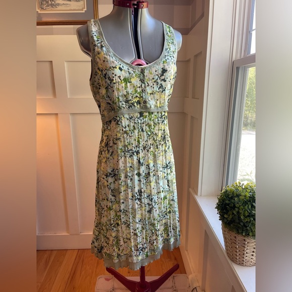 Sandwich Floral Dress - Green and White Size 8 - Picture 1 of 6